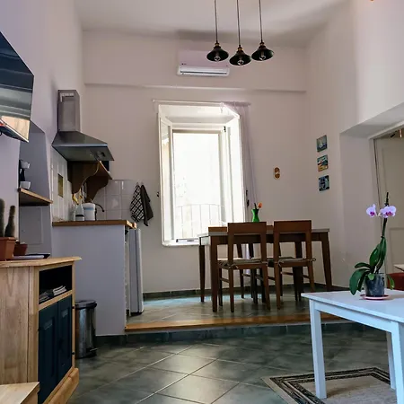 La Casetta Nelle Mura * Террачина